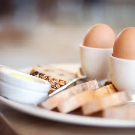 Ibis Perret לוולואה פרה