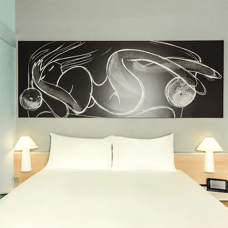 Ibis Perret Hotel 3*