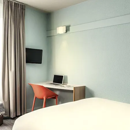 Ibis Perret