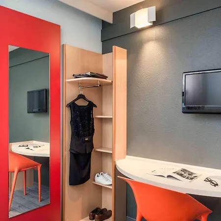 Ibis Perret 3* לוולואה פרה