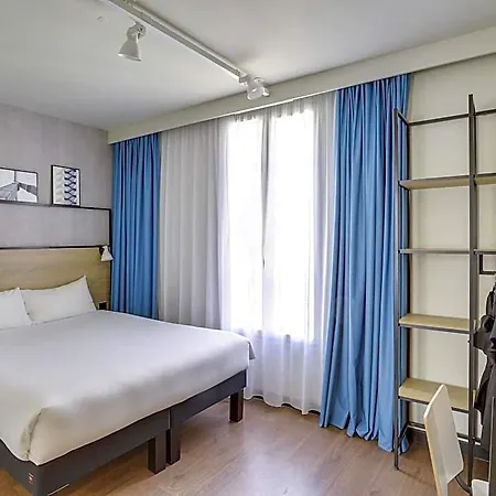 Ibis Perret Hotel 3*