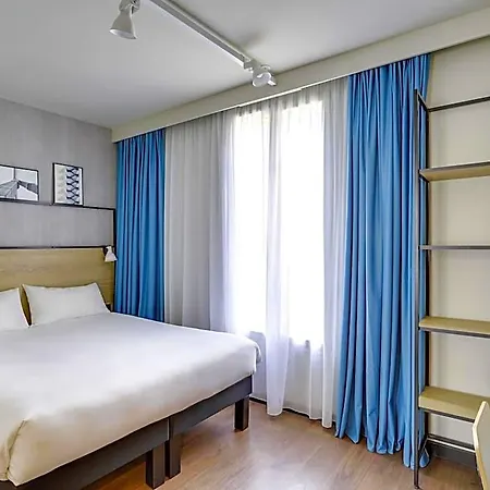 Ibis Perret Hotel 3*