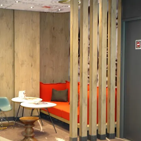 Ibis Perret 3* לוולואה פרה