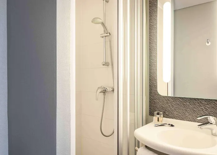 Ibis Perret 3*